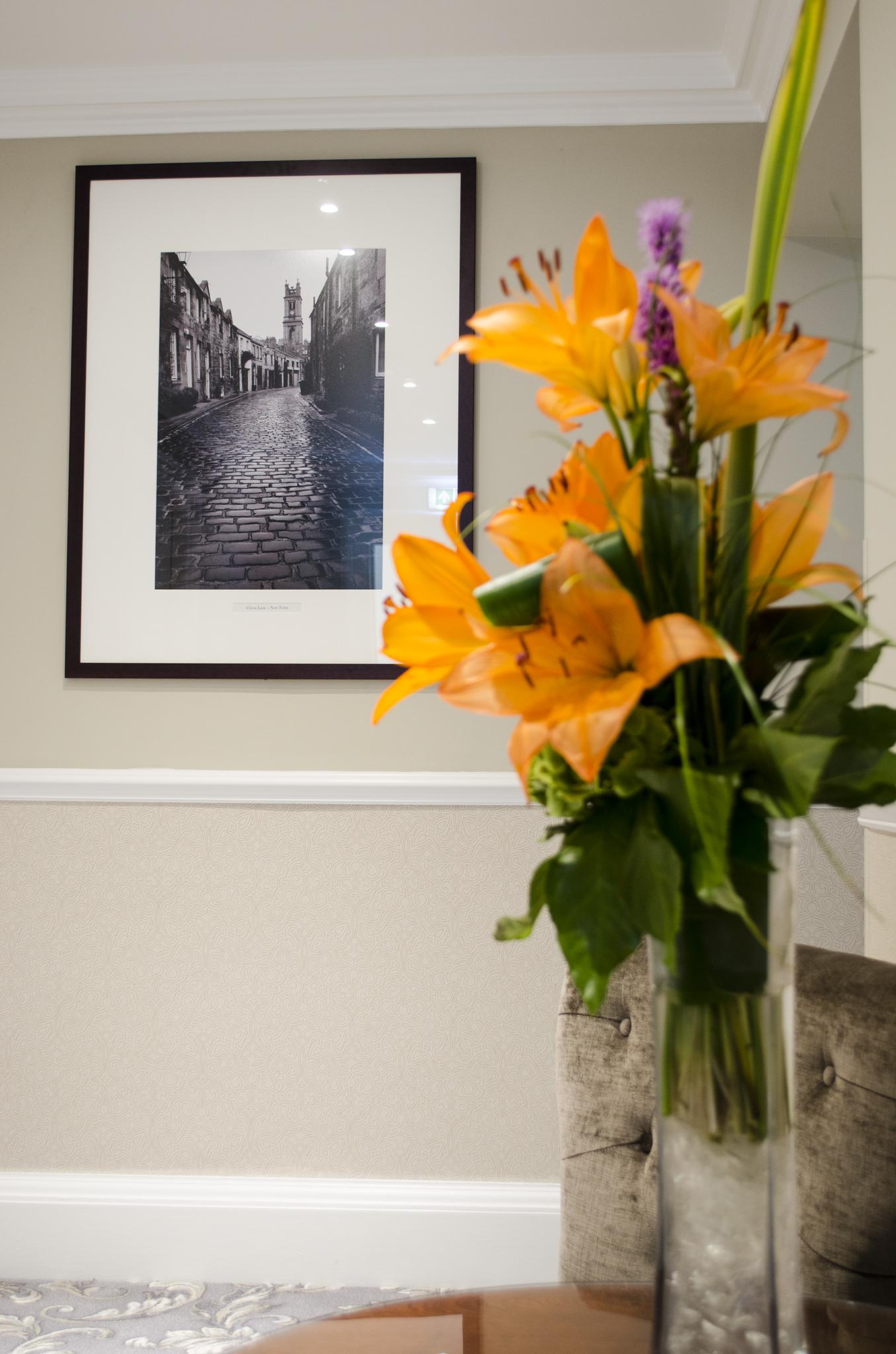 Hotel The Bonham EDI Exterior foto A photograph of a flower arrangement