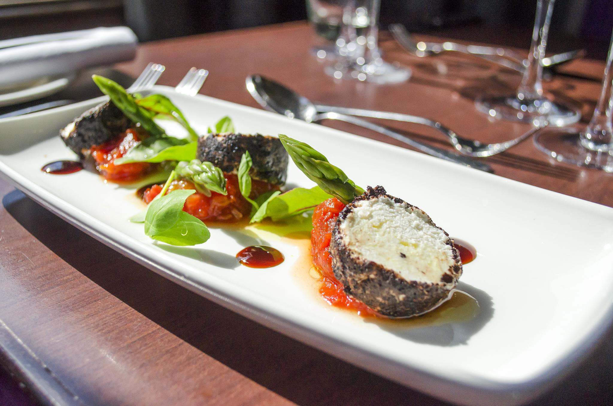 Hotel The Bonham EDI Exterior foto A Scottish haggis served with a salad