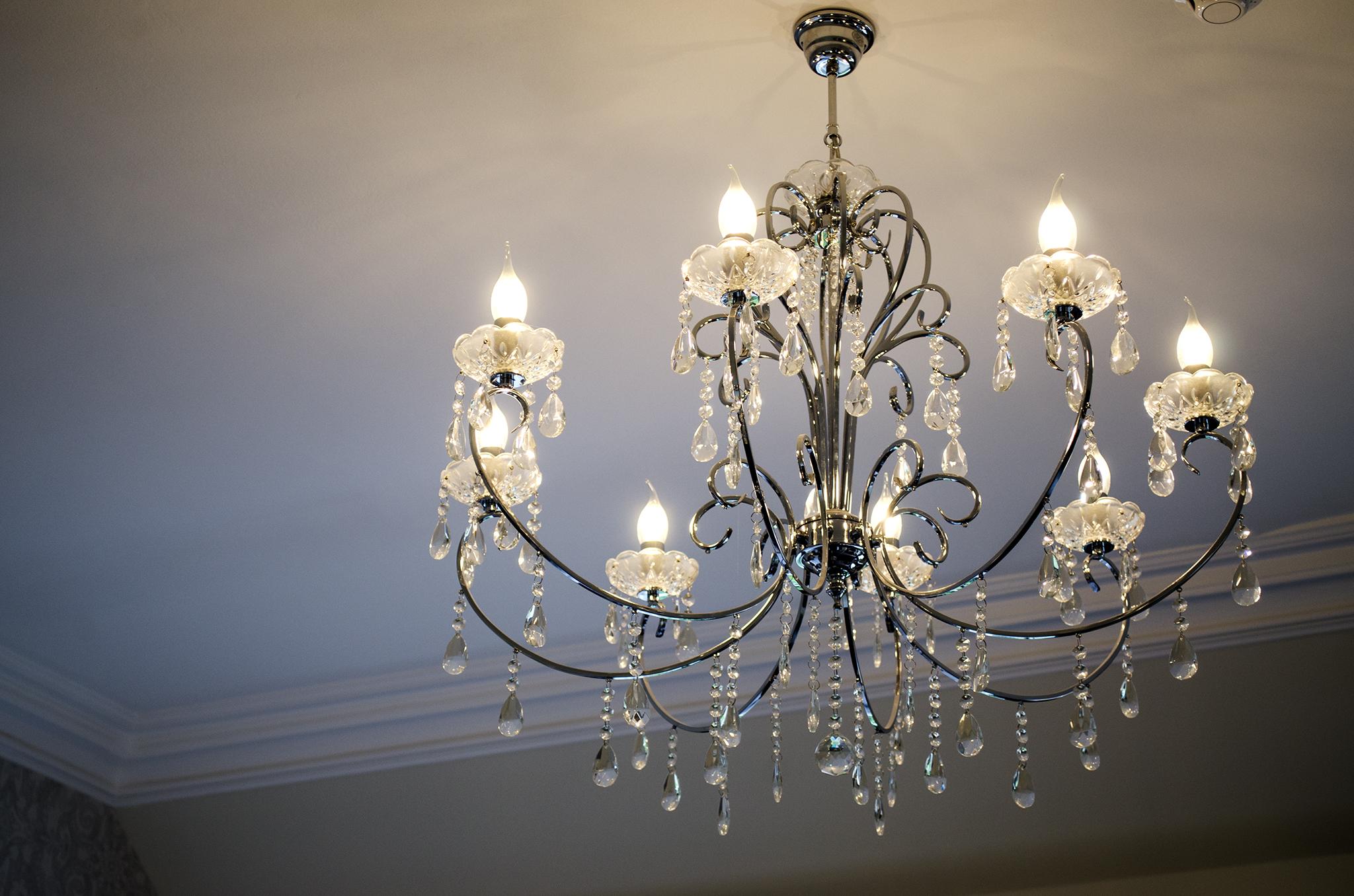 Hotel The Bonham EDI Exterior foto A chandelier