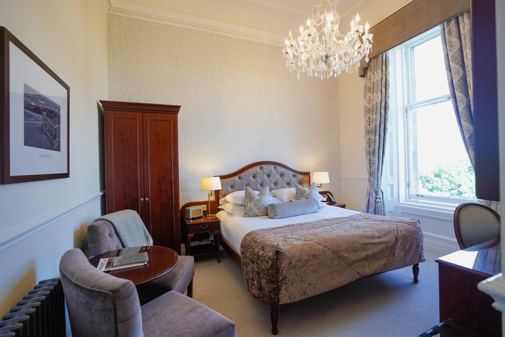 Hotel The Bonham EDI Exterior foto A bedroom at the hotel
